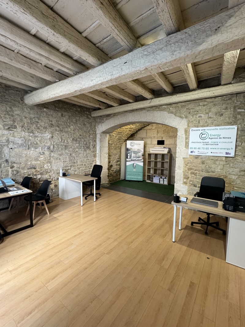 intérieur de l'agence photovoltaïque de Nîmes