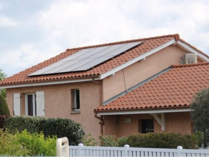 https://rr-energy.fr/wp-content/uploads/2024/04/image_maison_panneaux_solaires_photovoltaique_chabanieres_2-430x323.jpg