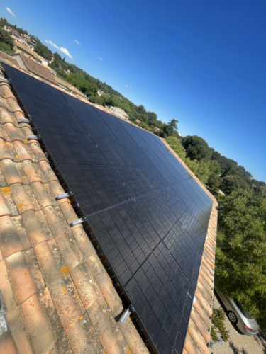 https://rr-energy.fr/wp-content/uploads/2024/06/installation-panneaux-photovoltaique-castillon-du-gard-375x500.png