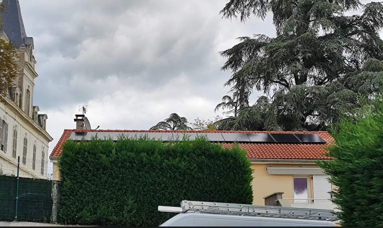 //rr-energy.fr/wp-content/uploads/2026/03/instalation-panneau-solaire-st-martin-la-plaine-5kwc.png
