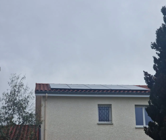 //rr-energy.fr/wp-content/uploads/2026/06/photo-installation-panneau-solaire-5kwc-la-chapelle-sur-coise.png