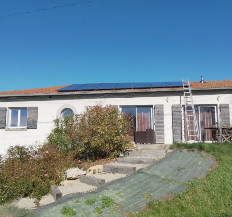 //rr-energy.fr/wp-content/uploads/2026/07/installation-panneau-solaire-7kwc-st-martin-en-haut.png