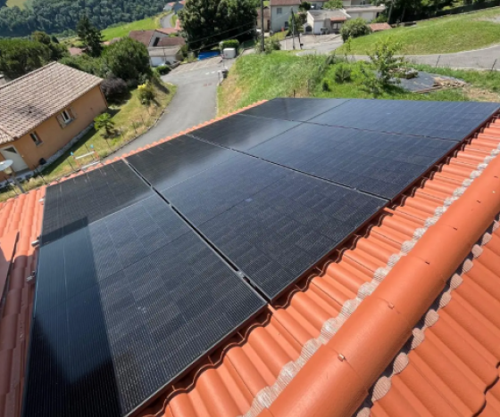 //rr-energy.fr/wp-content/uploads/2026/07/installation-panneau-solaire-brussieu.png