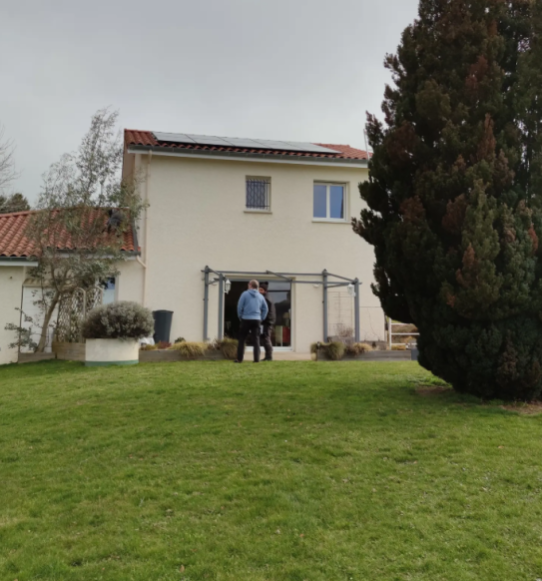 //rr-energy.fr/wp-content/uploads/2026/09/installation-panneau-solaire-la-chapelle-sur-coise-5kwc.png