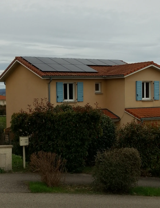 //rr-energy.fr/wp-content/uploads/2026/09/installation-panneau_solaire-vienne-6kwc.png